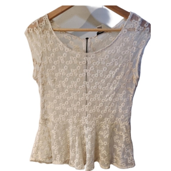 Sheer‎ Daisy Zippered Back, Perplum Top - Picture 1 of 5